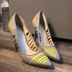 Cute Cut Out heels size 6